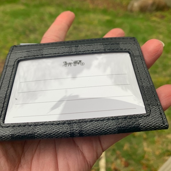 Authentic Coach signature leather card case - Picture 2 of 8